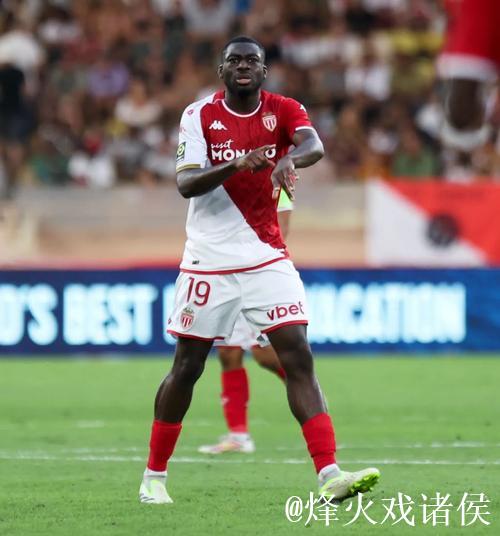 记者：优素福-福法纳回归合练，莱奥、圣地亚哥进行单独训练